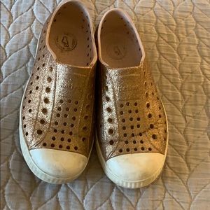 Gold glitter natives size 12